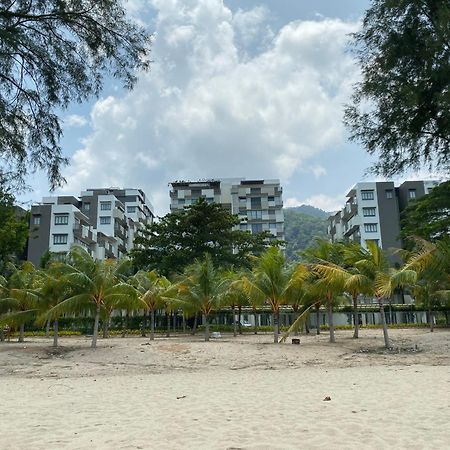バツーフェリンギビーチバイ ザ シー @ コージー ビーチフロント ホームアパートメント エクステリア 写真